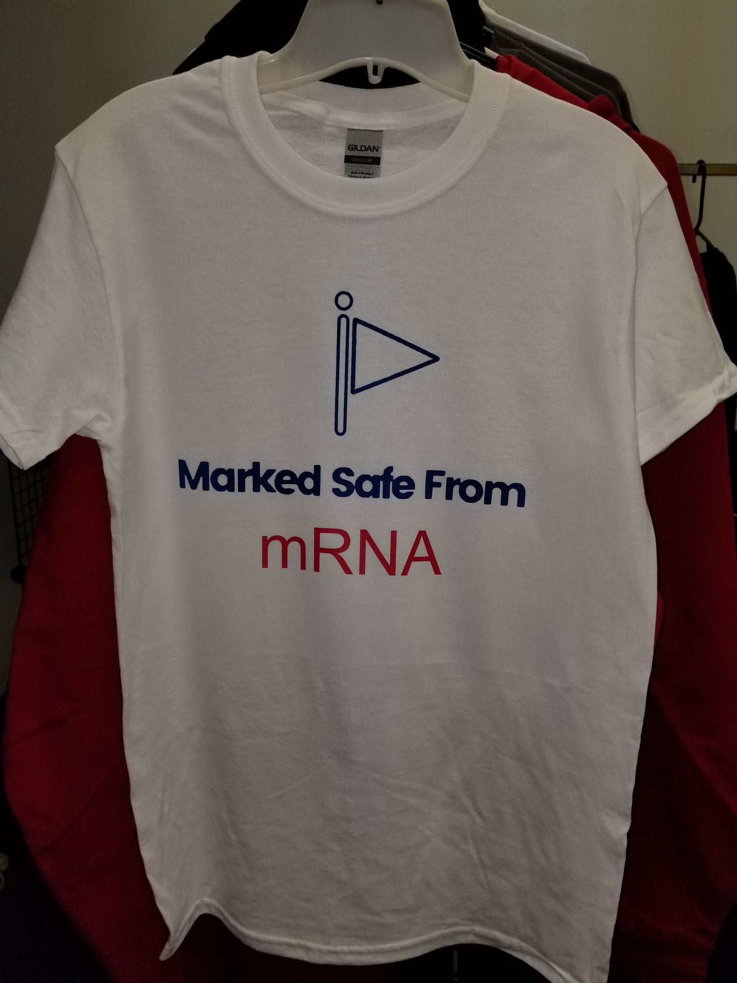 T-shirt Marked safe from Mrna